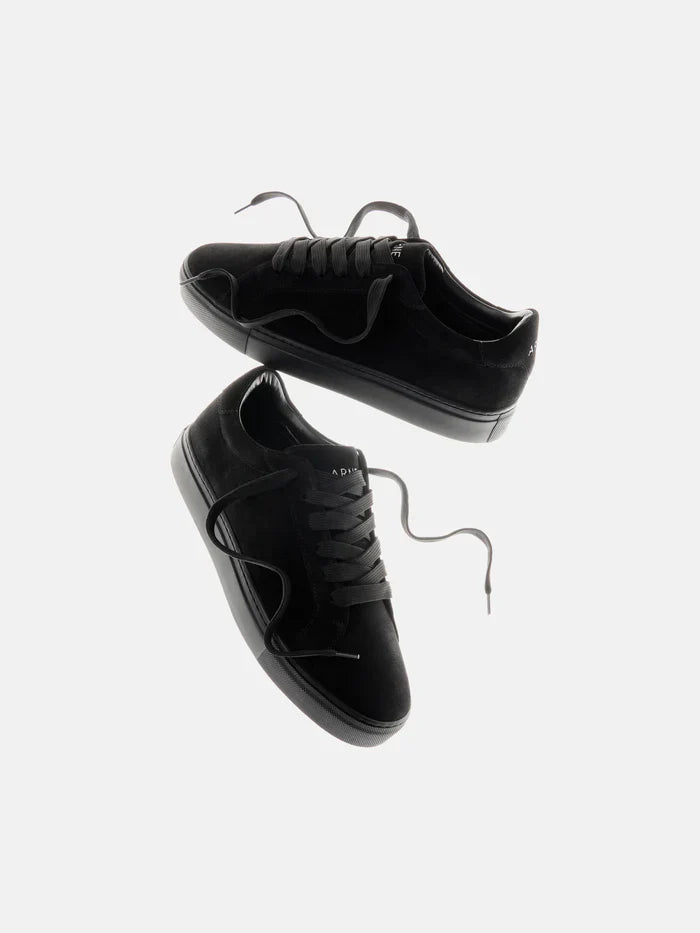 Low Essential Suede Trainer